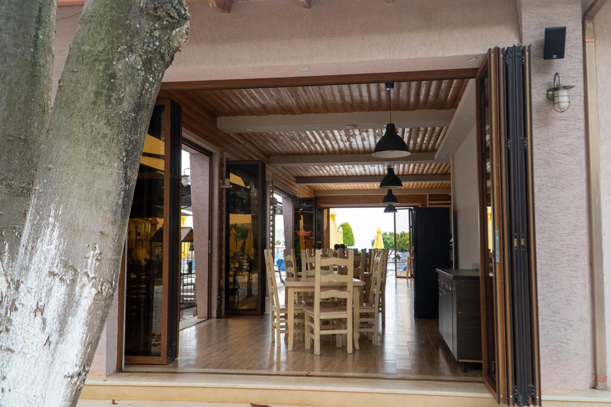 Hotel Mediterrane Sarandë Exteriér fotografie