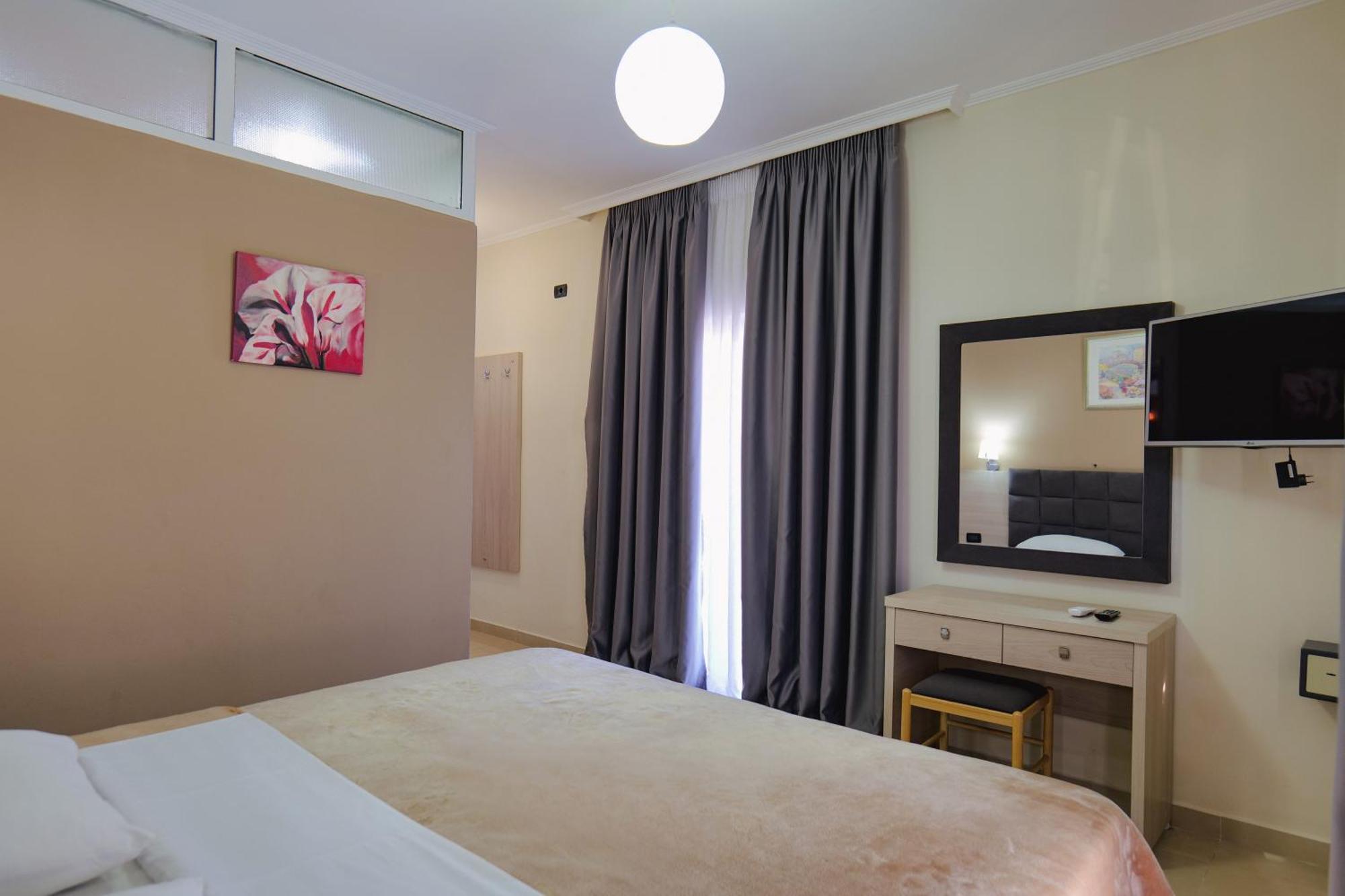 Hotel Mediterrane Sarandë Exteriér fotografie